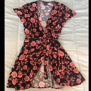 F21 Floral Tie Front Top Size Small